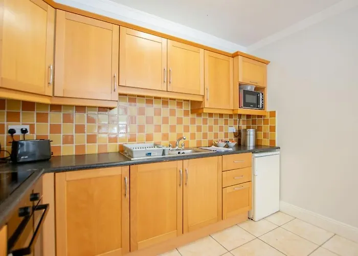 89 - Spacious Townhouse By Shortstays