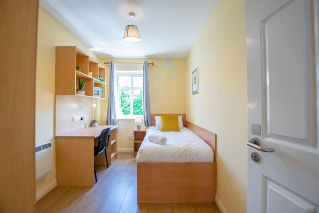 Casa vacanze 89 - Spacious Townhouse By Shortstays